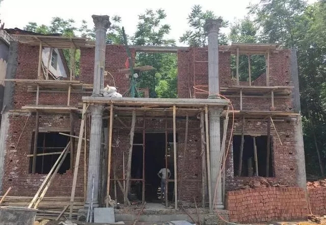 農村自建房巧用羅馬柱，讓房子高端大氣還不貴！