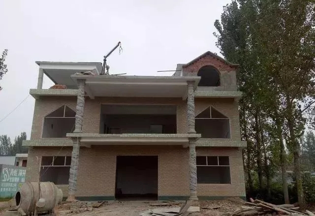 農村自建房巧用羅馬柱，讓房子高端大氣還不貴！