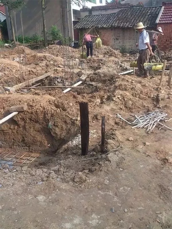 建房自訴：大叔15萬(wàn)建好一層自建房，簡(jiǎn)單舒適還省錢(qián)！