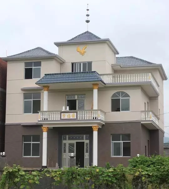 【分享】江西網友花30萬建成帶門面的農村別墅，臨街地基很適合！