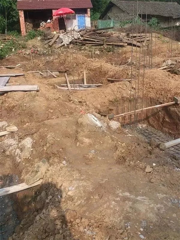 建房自訴：大叔15萬(wàn)建好一層自建房，簡(jiǎn)單舒適還省錢(qián)！