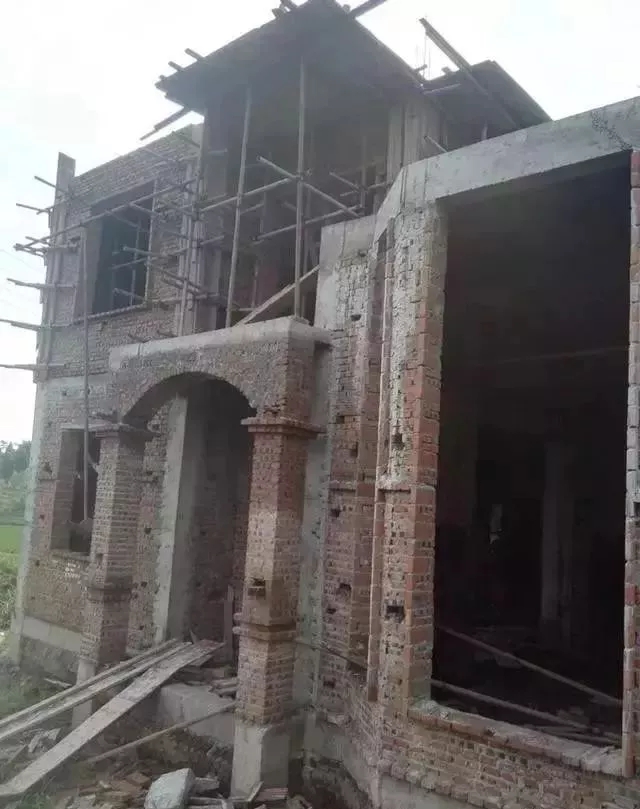 農村自建房巧用羅馬柱，讓房子高端大氣還不貴！
