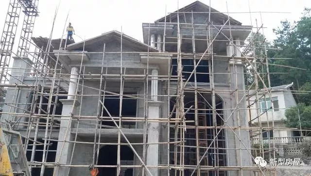 農村自建房巧用羅馬柱，讓房子高端大氣還不貴！
