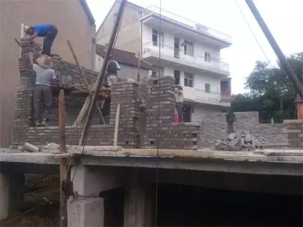 建房自訴：大叔15萬(wàn)建好一層自建房，簡(jiǎn)單舒適還省錢(qián)！