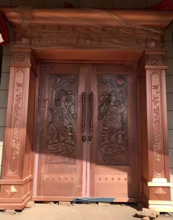 分享：網(wǎng)友自建三層別墅過(guò)程，大門(mén)花了6萬(wàn)，大家看值不值!