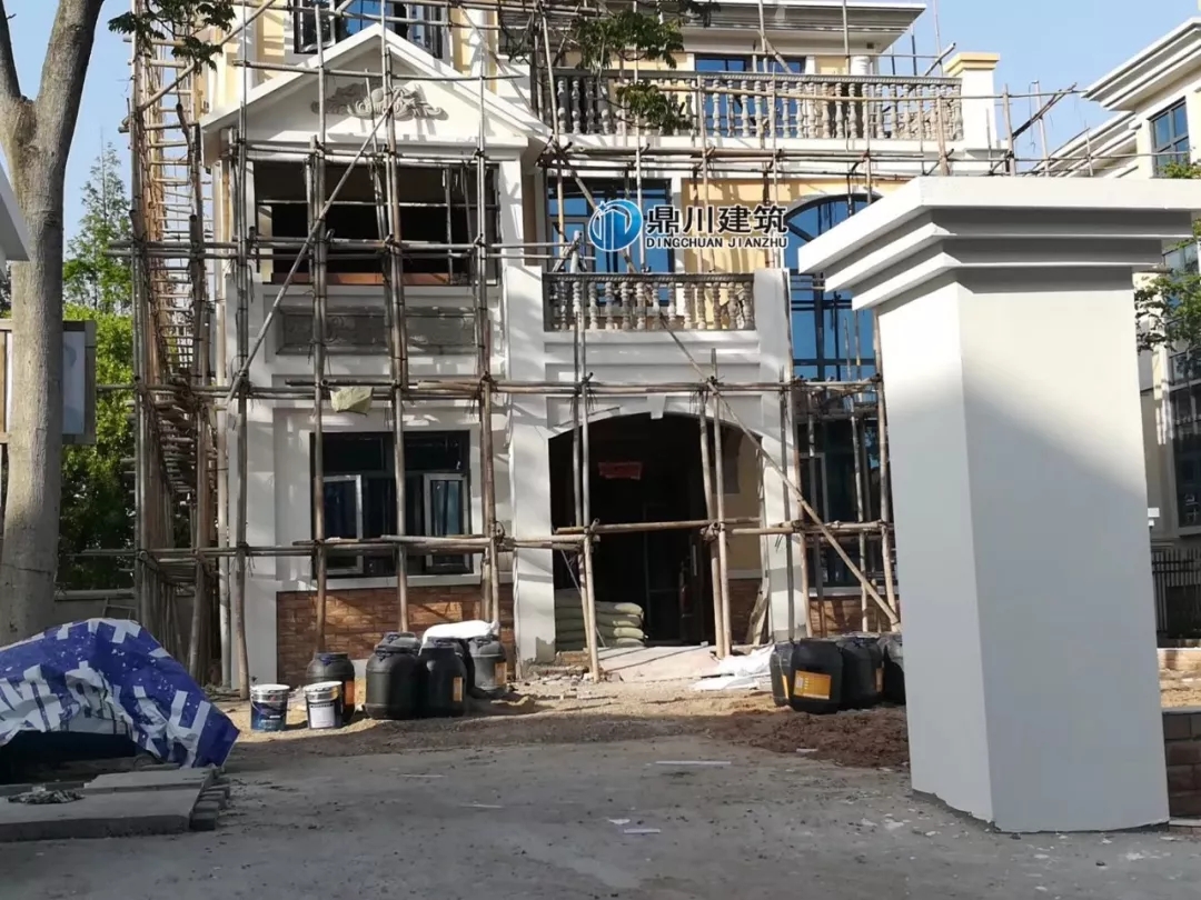 農村復式三層大氣別墅，造價親民易建造，30萬也能建出豪宅效果！