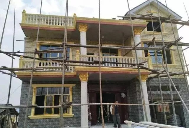 農村自建房巧用羅馬柱，讓房子高端大氣還不貴！
